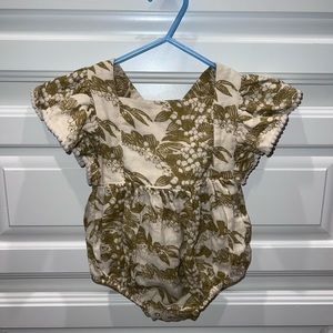 Kate Quinn ruffle strap bubble. Washed once, not worn. Excellent condition.